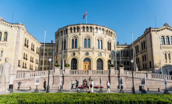 norveska-parlament-depositphotos_311466750_l-1