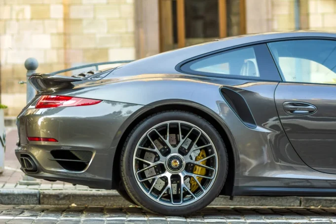 porshe-depositphotos_171824120_xl-1