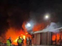 (Видео) Подметнат е пожарот во Шутка: доаѓаат со тротинети, потураат течност, палат и си одат
