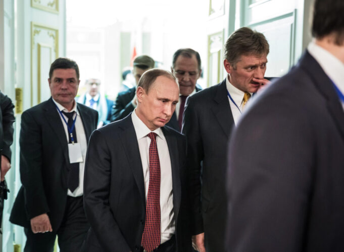 putin-peskov-Depositphotos_64916413_XL-1