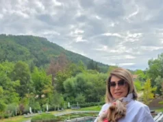 Неда Украден позира во костим за капење, а еден од нејзините следбеници вели: Нема потреба од фотошоп