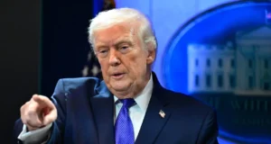 Трамп до Зеленски: Престани да го уништуваш дизелот во Русија, предизвикуваш недостиг