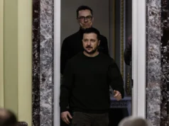 (Видео) Одговорот на Зеленски до руски новинар се прошири на интернет: „На ракета, по ѓаволите.“