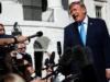 (Видео) Трамп потпиша извршна наредба за поевтин дизел, а потоа призна: „Не знам што е тоа“