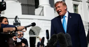 (Видео) Трамп потпиша извршна наредба за поевтин дизел, а потоа призна: „Не знам што е тоа“