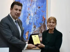 Елисавета Шапкарева, правнука на Кузман Шапкарев, ја доби наградата „Будител на годината“ од бугарската амбасада и културниот центар
