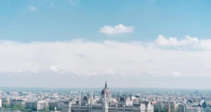 Унгарија воведува данок за најбогатите