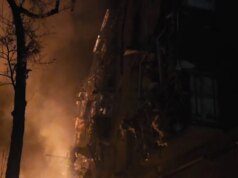 (Фото+видео) Најмалку осум загинати и 60 повредени во руски напади врз Украина, над еден милион луѓе останаа без струја