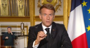 (Видео) Макрон: Стотици илјади граѓани протестираа со оправдани барања, но ништо не го оправдува насилството