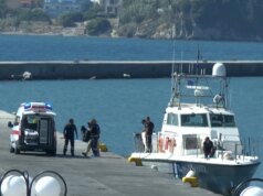 Глисер со мигранти се судри со грчката крајбрежна стража; меѓу загинатите и бебе