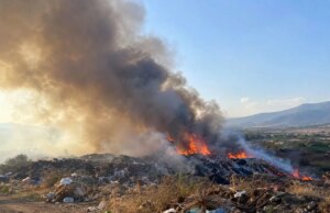 Гори депонијата во Еднокуќево – чадот се чувствува и во околината на Струмица, известија струмичките пожарникари