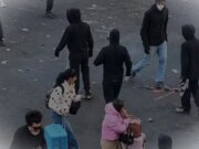 (Видео) Околу нив чад и немири, а тие со куфери шетаат низ Париз