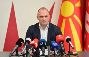 (Видео) По рецептот на Вучиќ ја делат опозицијата, поделбата нема да ви успее, порача Филипче