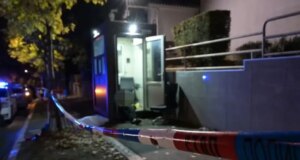 (Видео) Терористички напад пред израелската амбасада во Белград, напаѓачот е убиен – прогласено „црвено“ ниво на опасност