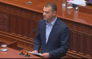 (Видео) Трајчулески до Мицкоски: Како гарантирате контрола врз границите по бегствата и случајот со петте тони дрога