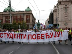Студентите во Србија предупредуваат на „фантомски гласачи“