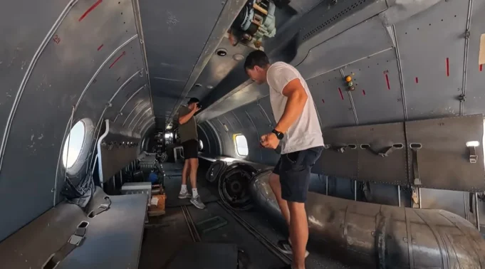jutuberi-vo-avion-screenshot-2026-10-05-194419-1