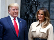 (Видео) Трамп се обиде да ја бакне Меланија, снимката предизвика реакции на интернет