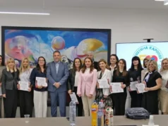 Доделени признанија на 10 наставници во Општина Карпош на Денот на наставниците