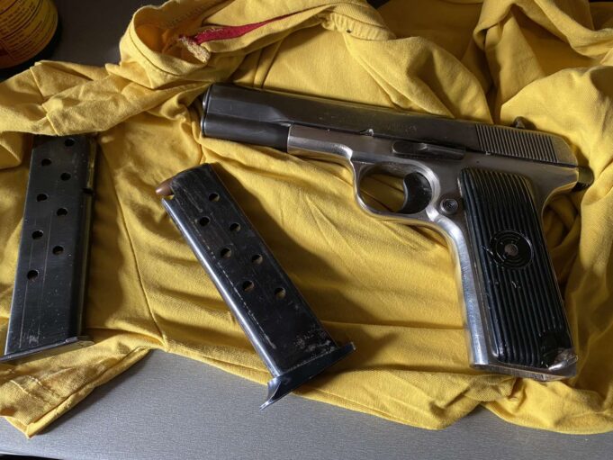 pistol-crvena-zastava-policiski-pretres-1