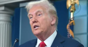 (Видео) Трамп: Можев да им направам лоши работи на Хилари Клинтон, Бајден и Обама