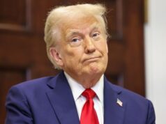 Трамп во офанзива пред конгресните избори: „Ве молам, преправајте се дека моето име е на гласачкото ливче“