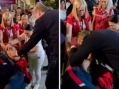 (Видео) Вучиќ бакна жена на која ѝ се слоши за време на неговиот говор